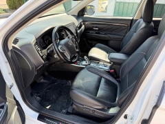 Used 2018  Mitsubishi Outlander Plug-In Hybrid 4d SUV AWC SEL at House of Carz near Rochester&comma; IN