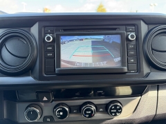 Used 2017  Toyota Tacoma 4WD Access Cab SR Auto at House of Carz near Rochester&comma; IN