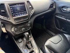 Used 2019  Jeep Cherokee 4d SUV 4WD Trailhawk 3.2L at House of Carz near Rochester, IN