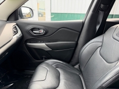 Used 2016  Jeep Cherokee 4d SUV 4WD Overland at House of Carz near Rochester, IN