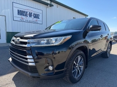 Used 2017  Toyota Highlander 4d SUV AWD XLE at House of Carz near Rochester, IN
