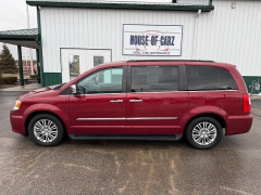 Used 2016  Chrysler Town & Country 4d Wagon Touring L at House of Carz near Rochester&comma; IN