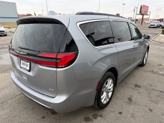 Used 2021  Chrysler Pacifica Touring AWD at House of Carz near Rochester&comma; IN