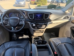 Used 2017  Chrysler Pacifica 4d Wagon Touring-L at House of Carz near Rochester&comma; IN