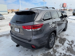 Used 2018  Toyota Highlander 4d SUV FWD XLE at House of Carz near Rochester&comma; IN
