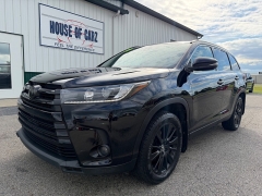Used 2019  Toyota Highlander 4d SUV AWD SE at House of Carz near Rochester&comma; IN