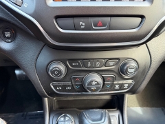 Used 2020  Jeep Cherokee 4d SUV 4WD Trailhawk Elite 3&period;2L at House of Carz near Rochester&comma; IN