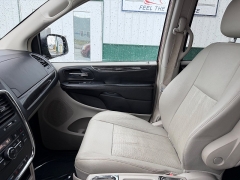 Used 2016  Chrysler Town & Country 4d Wagon Touring L at House of Carz near Rochester&comma; IN