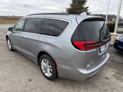 Used 2021  Chrysler Pacifica Touring AWD at House of Carz near Rochester&comma; IN