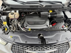 Used 2021  Chrysler Pacifica Touring AWD at House of Carz near Rochester&comma; IN