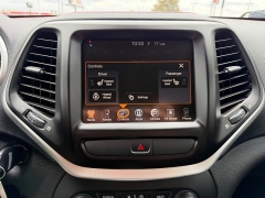 Used 2016  Jeep Cherokee 4d SUV 4WD Trailhawk V6 at House of Carz near Rochester&comma; IN