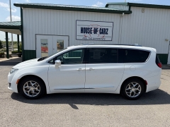 Used 2018  Chrysler Pacifica 4d Wagon Limited at House of Carz near Rochester&comma; IN