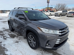 Used 2018  Toyota Highlander 4d SUV FWD XLE at House of Carz near Rochester&comma; IN