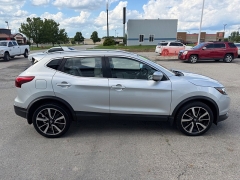 Used 2018  Nissan Rogue Sport 4d SUV AWD SL &lpar;2018&period;5&rpar; at House of Carz near Rochester&comma; IN