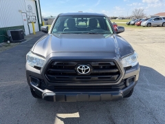 Used 2017  Toyota Tacoma 4WD Access Cab SR Auto at House of Carz near Rochester&comma; IN