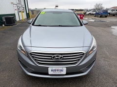 Used 2016  Hyundai Sonata 4d Sedan SE at House of Carz near Rochester&comma; IN