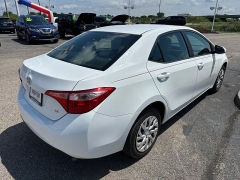 Used 2018 Toyota Corolla 4d Sedan LE at House of Carz near Rochester, IN