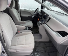 Used 2018  Toyota Sienna 4d Wagon LE 7-Pass w&sol;Auto Access Seat at House of Carz near Rochester&comma; IN