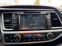 Used 2018  Toyota Highlander 4d SUV FWD XLE at House of Carz near Rochester&comma; IN