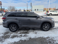 Used 2018  Toyota Highlander 4d SUV FWD XLE at House of Carz near Rochester&comma; IN
