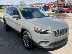 Used 2021  Jeep Cherokee Latitude Lux 4x4 at House of Carz near Rochester&comma; IN