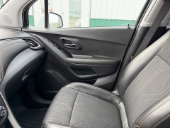 Used 2020  Chevrolet Trax 4d SUV AWD LT at House of Carz near Rochester&comma; IN