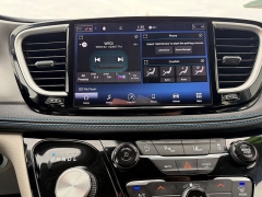 Used 2021  Chrysler Pacifica Touring AWD at House of Carz near Rochester&comma; IN