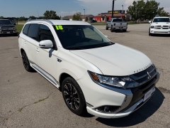 Used 2018  Mitsubishi Outlander Plug-In Hybrid 4d SUV AWC SEL at House of Carz near Rochester&comma; IN
