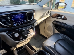 Used 2017  Chrysler Pacifica 4d Wagon Touring-L at House of Carz near Rochester&comma; IN