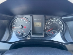 Used 2017  Toyota Tacoma 4WD Access Cab SR Auto at House of Carz near Rochester&comma; IN