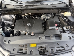 Used 2018  Toyota Highlander 4d SUV FWD XLE at House of Carz near Rochester&comma; IN