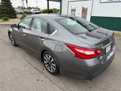 Used 2017  Nissan Altima 4d Sedan 2&period;5L SL &lpar;2017&period;5&rpar; at House of Carz near Rochester&comma; IN