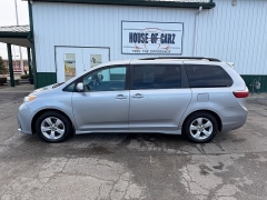 Used 2018  Toyota Sienna 4d Wagon LE 7-Pass w&sol;Auto Access Seat at House of Carz near Rochester&comma; IN