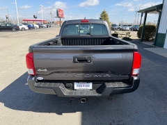 Used 2017  Toyota Tacoma 4WD Access Cab SR Auto at House of Carz near Rochester&comma; IN