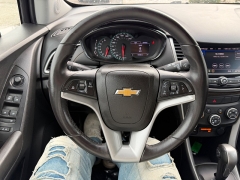 Used 2020  Chevrolet Trax 4d SUV AWD LT at House of Carz near Rochester&comma; IN