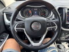 Used 2016  Jeep Cherokee 4d SUV 4WD Overland at House of Carz near Rochester, IN