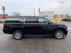 Used 2019  Chevrolet Suburban 4d SUV 4WD LT at House of Carz near Rochester&comma; IN