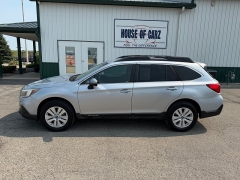 Used 2019  Subaru Outback 4d SUV 2&period;5i Premium at House of Carz near Rochester&comma; IN