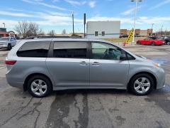 Used 2018  Toyota Sienna 4d Wagon LE 7-Pass w&sol;Auto Access Seat at House of Carz near Rochester&comma; IN