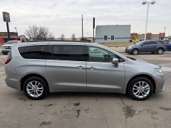 Used 2021  Chrysler Pacifica Touring AWD at House of Carz near Rochester&comma; IN