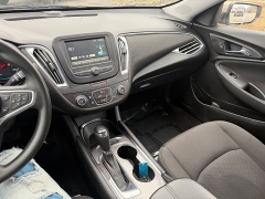 Used 2018  Chevrolet Malibu 4d Sedan LT at House of Carz near Rochester&comma; IN