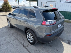 Used 2021  Jeep Cherokee Latitude Lux 4x4 at House of Carz near Rochester&comma; IN