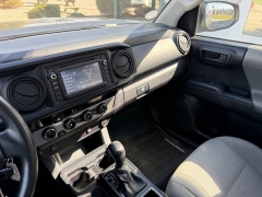 Used 2017  Toyota Tacoma 4WD Access Cab SR Auto at House of Carz near Rochester&comma; IN