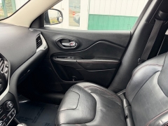Used 2015  Jeep Cherokee 4d SUV 4WD Trailhawk V6 at House of Carz near Rochester&comma; IN