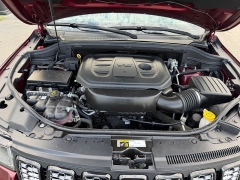 Used 2020  Jeep Grand Cherokee 4d SUV 4WD Laredo Altitude at House of Carz near Rochester&comma; IN
