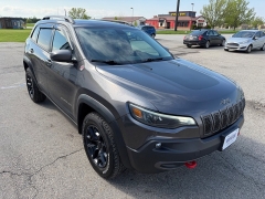 Used 2020  Jeep Cherokee 4d SUV 4WD Trailhawk Elite 3&period;2L at House of Carz near Rochester&comma; IN