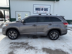 Used 2018  Toyota Highlander 4d SUV FWD XLE at House of Carz near Rochester&comma; IN