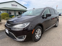 Used 2017  Chrysler Pacifica 4d Wagon Touring-L at House of Carz near Rochester&comma; IN