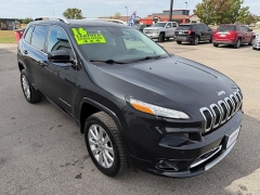 Used 2016  Jeep Cherokee 4d SUV 4WD Overland at House of Carz near Rochester, IN