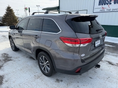 Used 2018  Toyota Highlander 4d SUV FWD XLE at House of Carz near Rochester&comma; IN